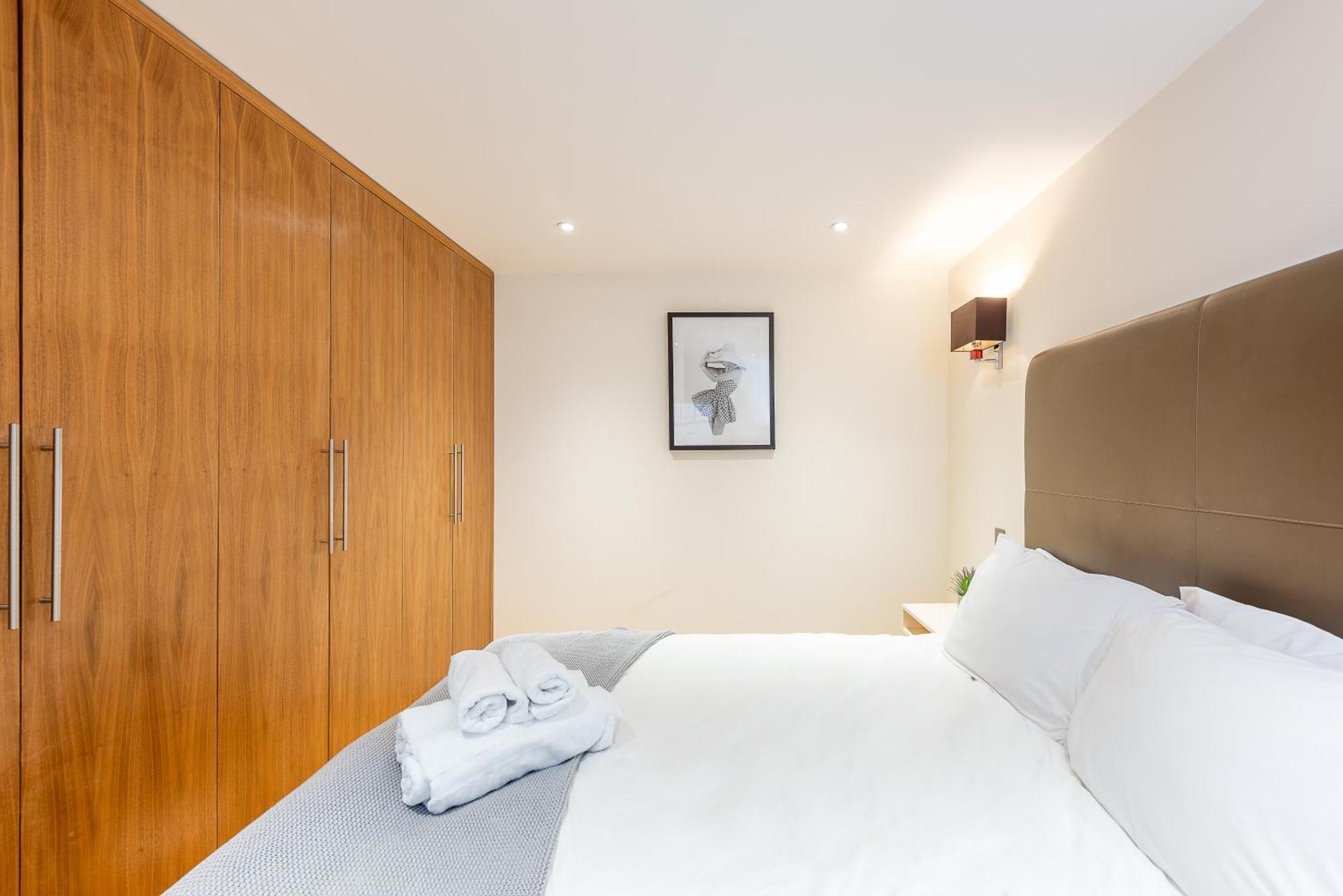 Park Home Near Portobello Road - Raised Ground Floor - Wifi - Washing Machine London Exterior photo